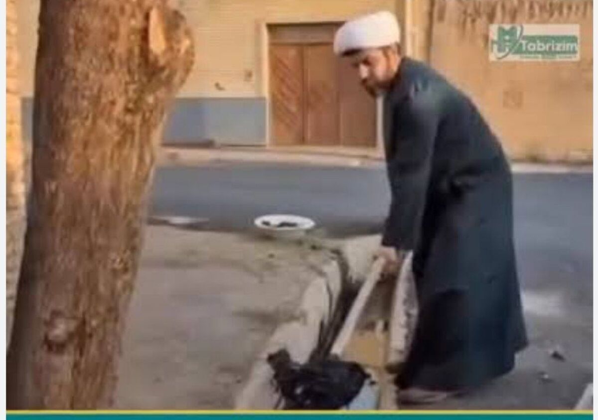 وقتی امام جمعه خودش دست به بیل می‌شود+ فیلم