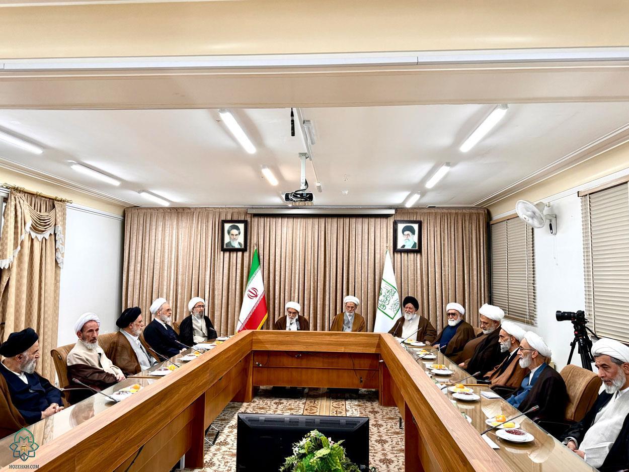 دیدار اعضای شورای عالی حوزه علمیه خراسان با شورای عالی حوزههای علمیه در قم + عکس دیدار اعضای شورای عالی حوزه علمیه خراسان با شورای عالی حوزههای علمیه در قم + عکس