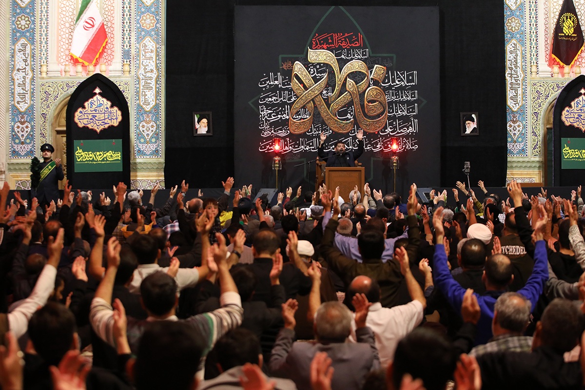 گزارش عزای فاطمی با حضور دو شهید گمنام در حرم حضرت معصومه/م گزارش عزای فاطمی با حضور دو شهید گمنام در حرم حضرت معصومه/م