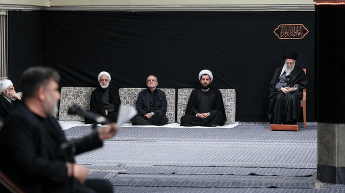اولین شب مراسم عزاداری شهادت حضرت زهرا با حضور رهبر انقلاب