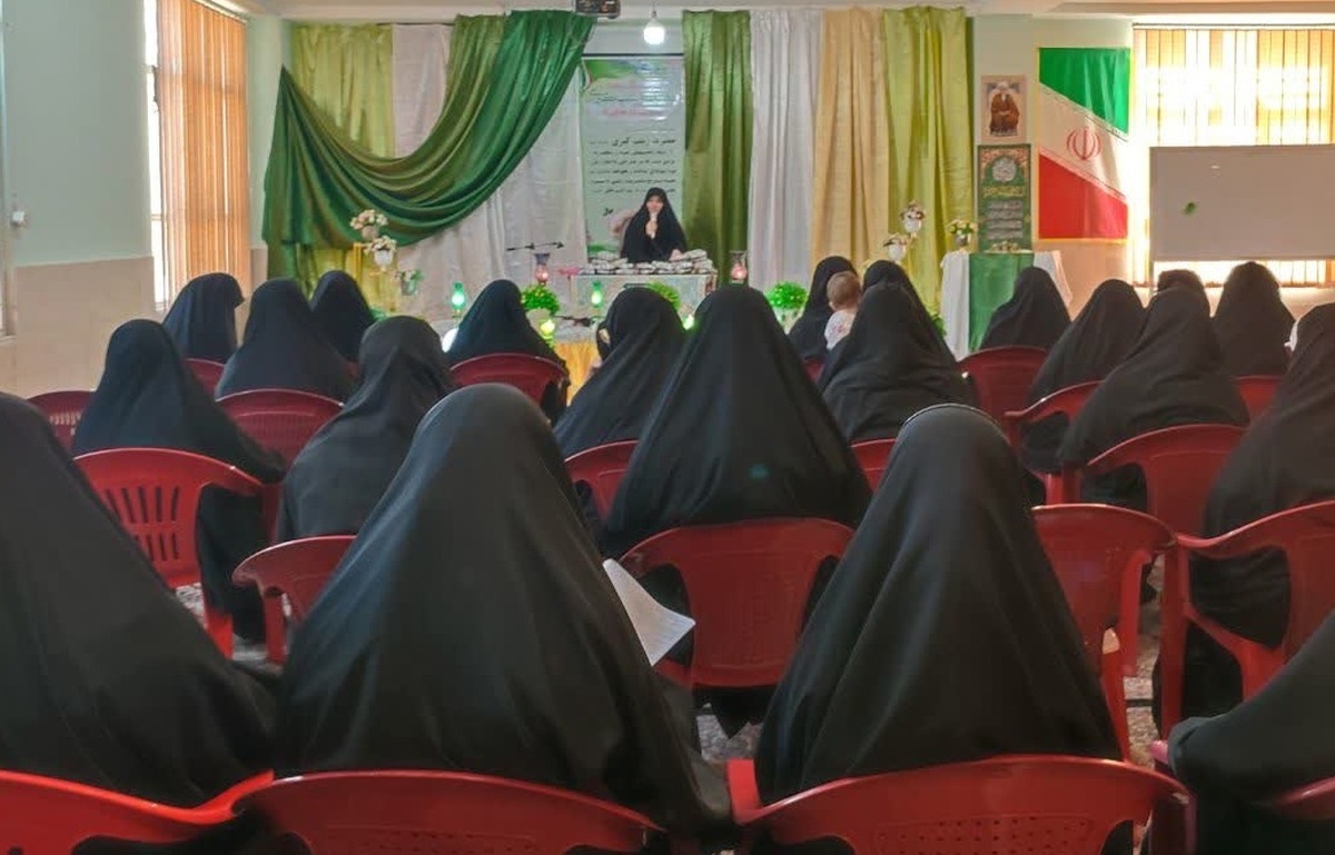  برگزاری جشن میلاد حضرت زینب در مدرسه علمیه داراب