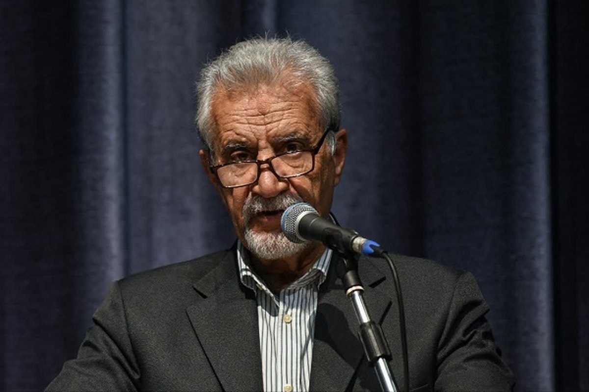 زبان فارسی میراث کهن ما است