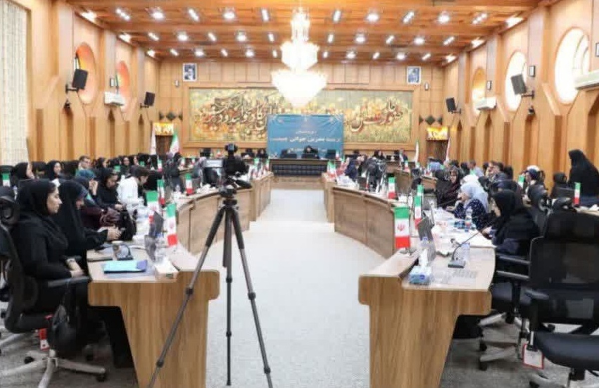 آشنایی با قوانین و اهداف جوانی جمعیت، زمینهساز تحکیم خانواده است