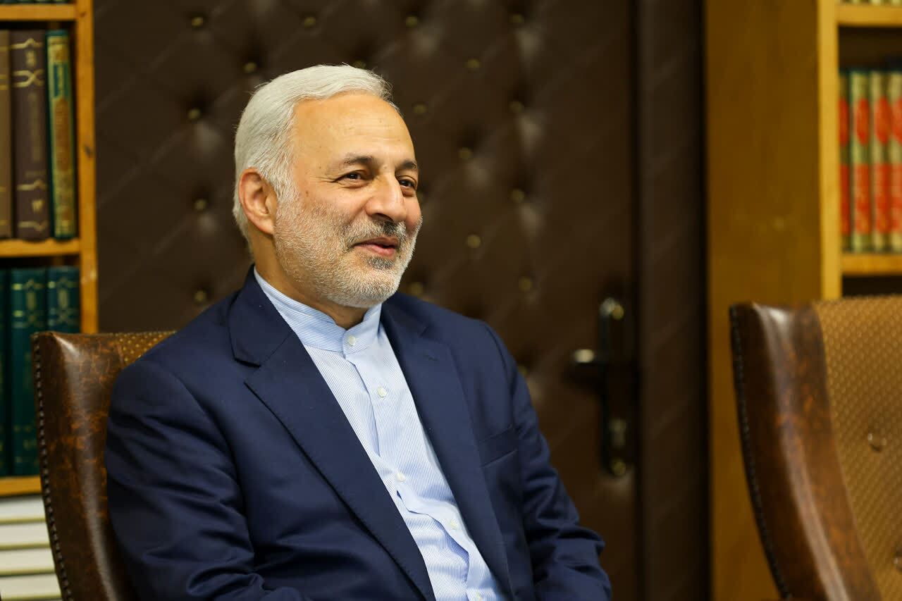 سیاست خارجی بدون هدایت رهبری به انحراف میرود+ تصاویر سیاست خارجی بدون هدایت رهبری به انحراف میرود+ تصاویر