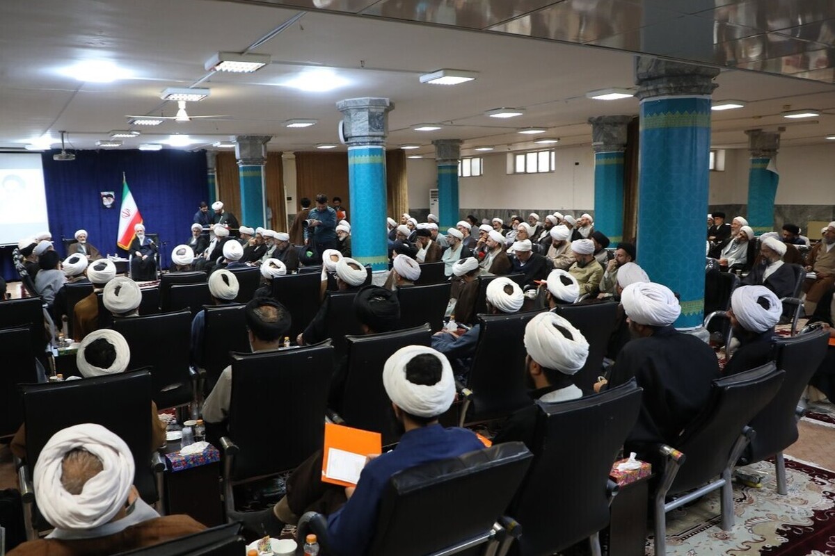 فلسفه باید از انتزاع فاصله گرفته و در متن جامعه جریان یابد