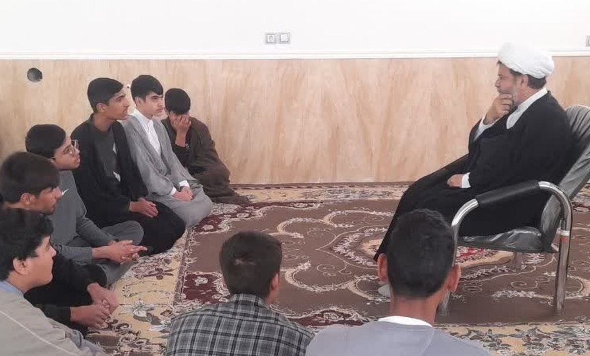 سفر مدیر حوزه علمیه فارس به خرامه با تاکید بر رشد علمی طلاب