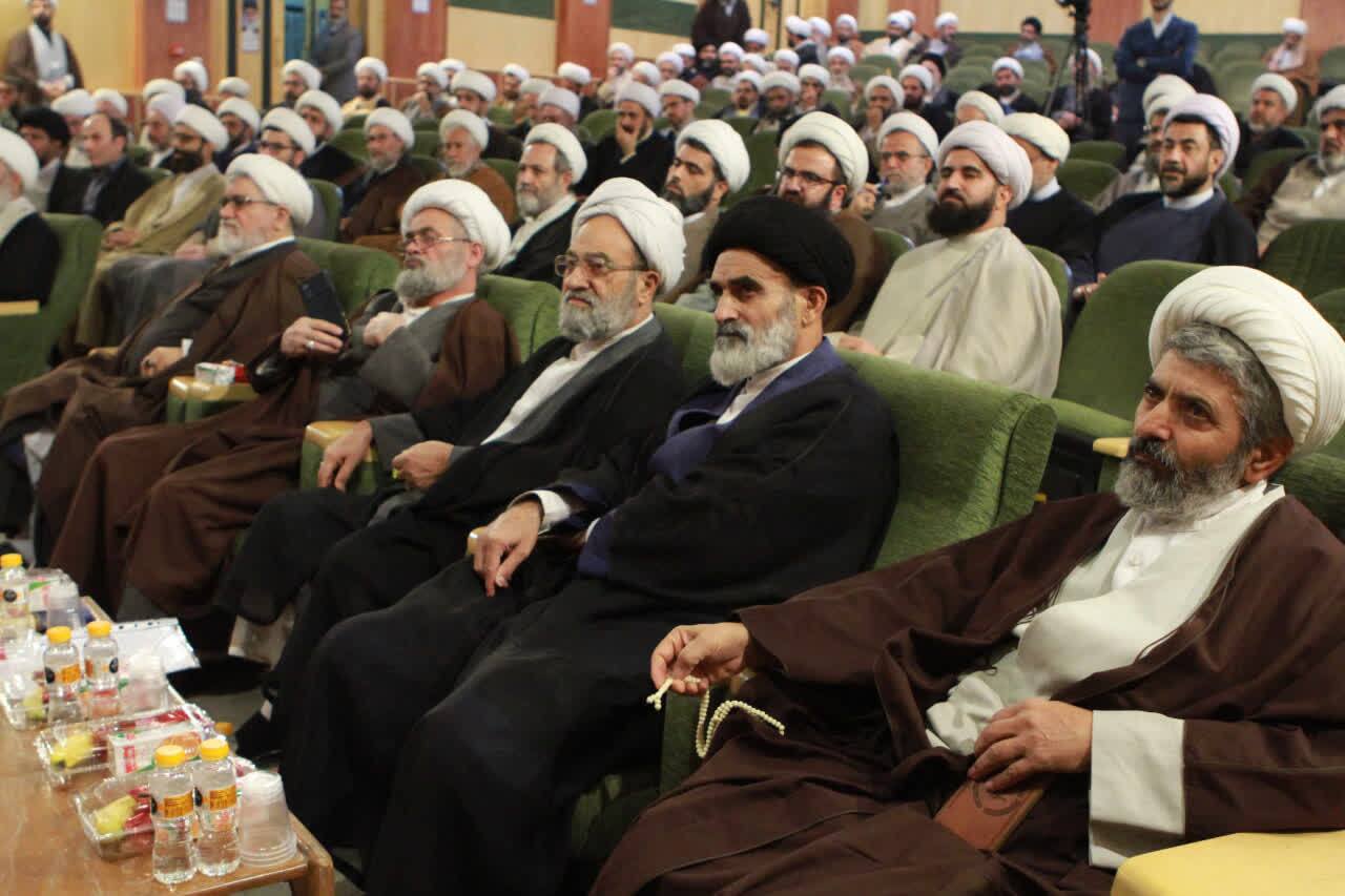 دیدار صمیمانه مجمع نمایندگان طلاب با آیت الله اعرافی + عکس دیدار صمیمانه مجمع نمایندگان طلاب با آیت الله اعرافی + عکس