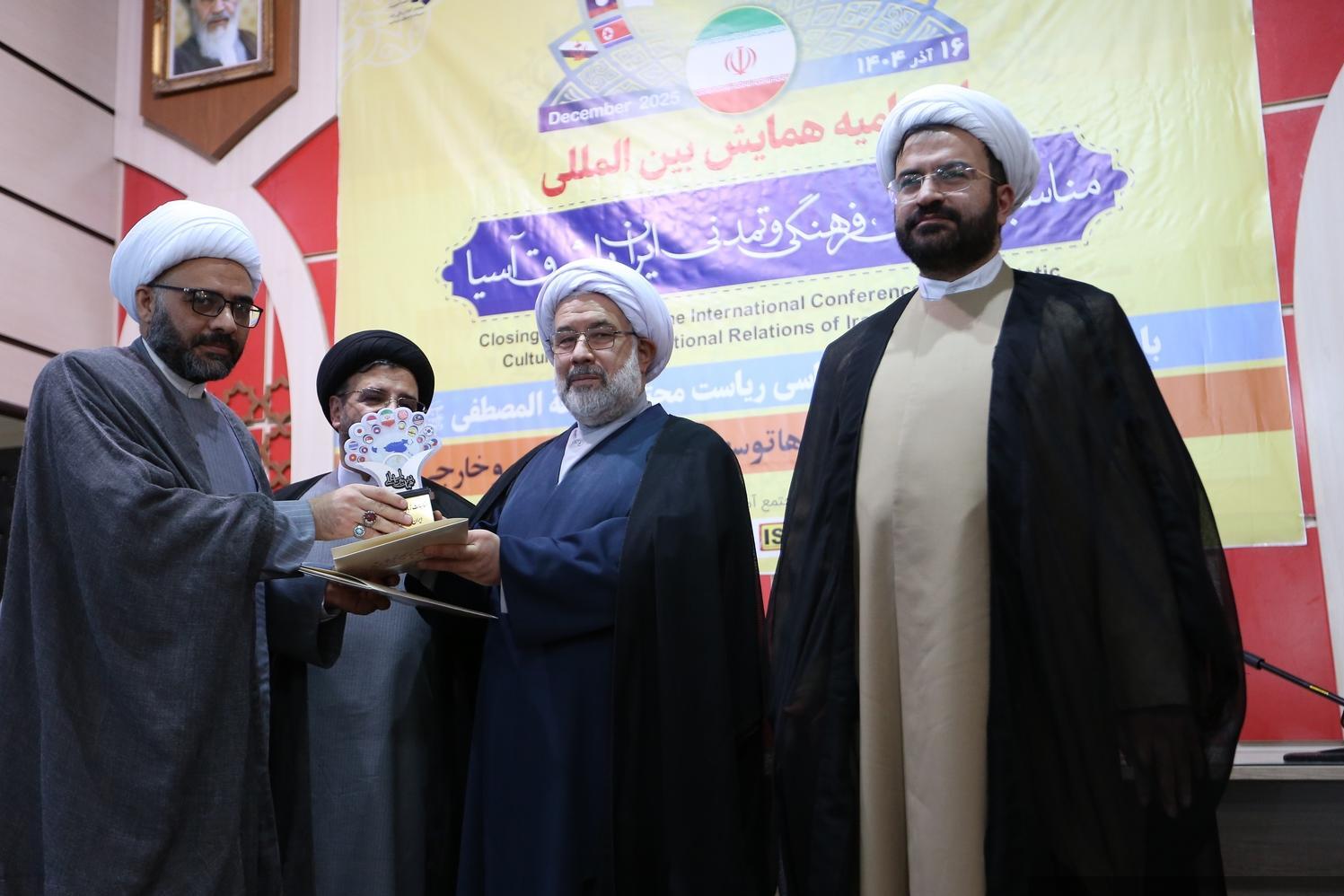 گزارشی از اختتامیه همایش بین‌المللی مناسبات زبانی، فرهنگی و تمدنی ایران با شرق آسیا