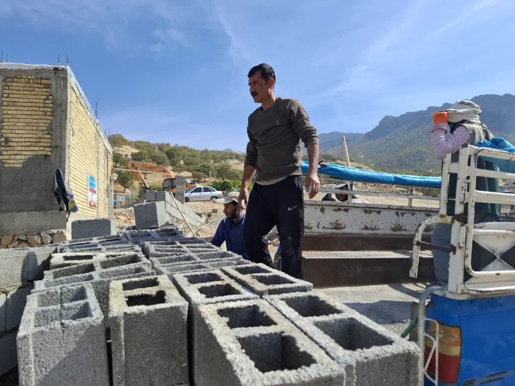 طلاب جهادی یاسوج خانهای برای محرومان لوداب ساختند طلاب جهادی یاسوج خانهای برای محرومان لوداب ساختند