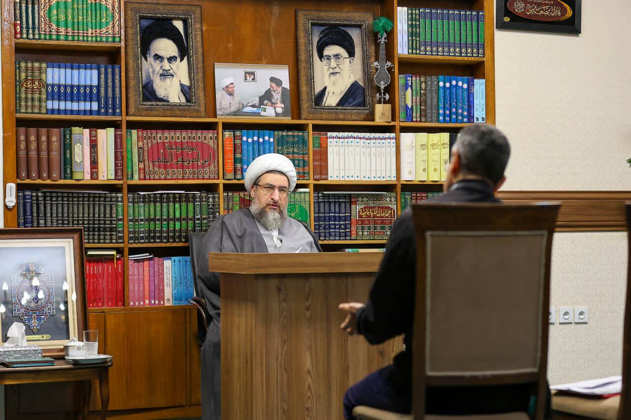 دیدار‌های هفتگی و چهره به چهره نماینده امام جمعه تبریز با اقشار مختلف مردم ادامه دارد+ تصاویر