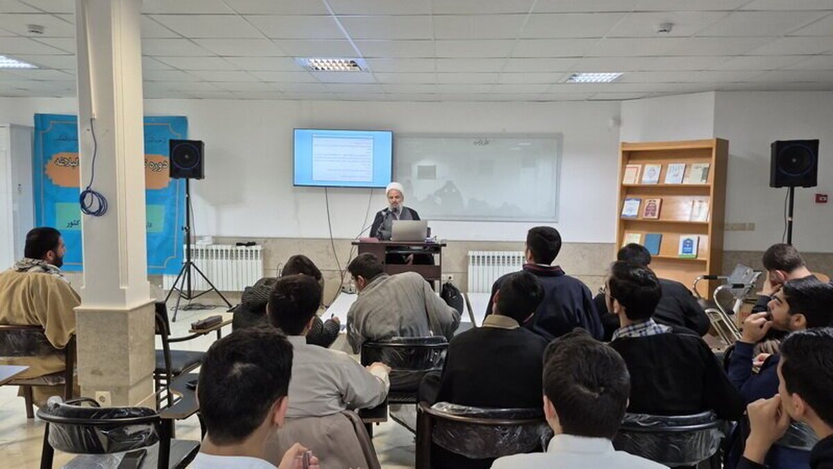 آغاز دوره تربیت مربی نهج‌البلاغه طلاب ممتاز مدرسه علمیه امام خمینی کاشان