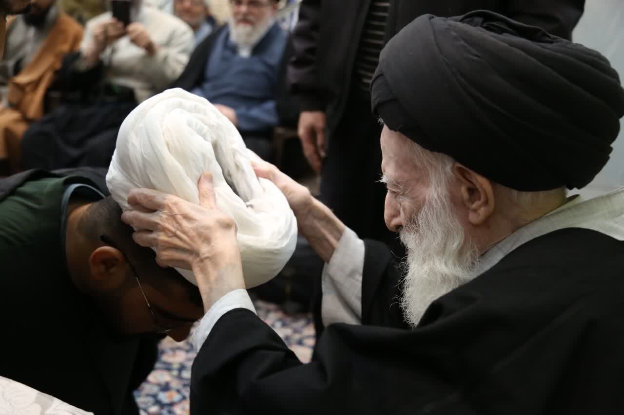 جشن خجسته میلاد حضرت زهرا و عمامه گذاری با حضور مراجع عظام تقلید جشن خجسته میلاد حضرت زهرا و عمامه گذاری با حضور مراجع عظام تقلید