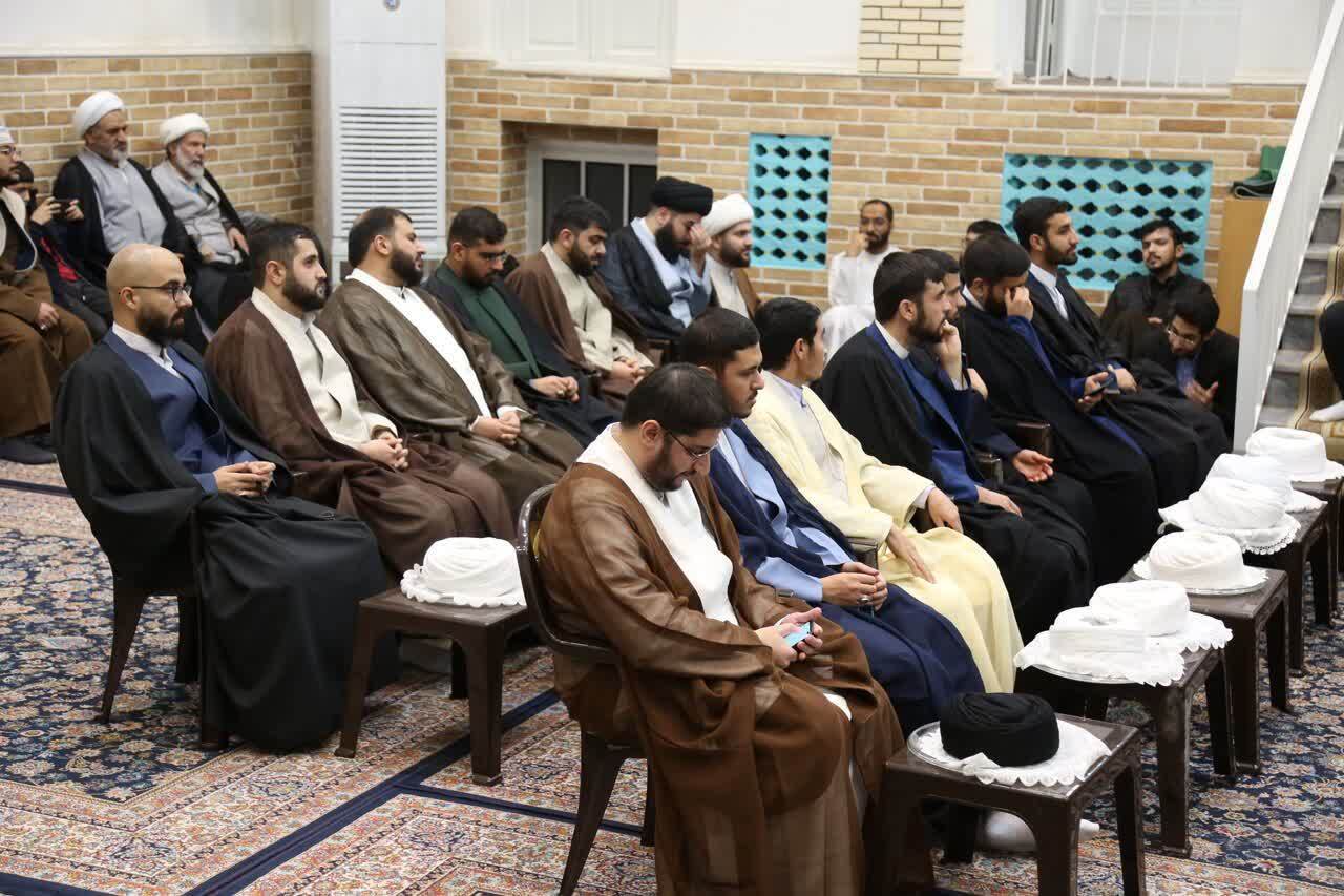 جشن خجسته میلاد حضرت زهرا و عمامه گذاری با حضور مراجع عظام تقلید جشن خجسته میلاد حضرت زهرا و عمامه گذاری با حضور مراجع عظام تقلید