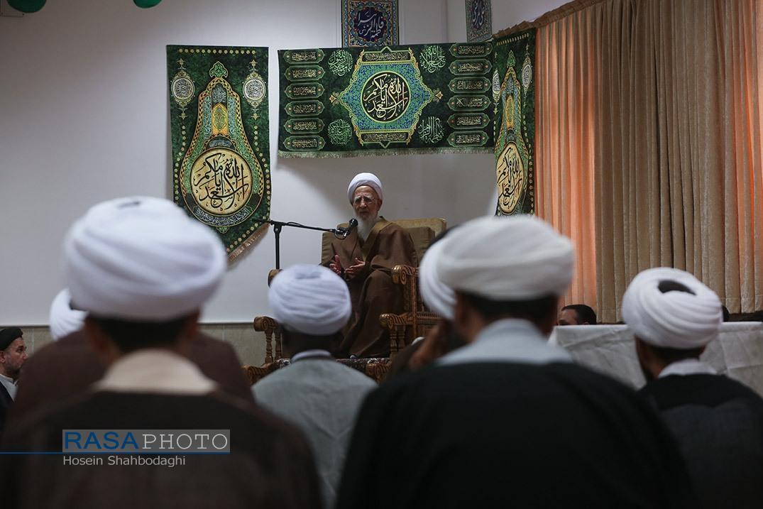 جشن خجسته میلاد حضرت زهرا و عمامه گذاری با حضور مراجع عظام تقلید جشن خجسته میلاد حضرت زهرا و عمامه گذاری با حضور مراجع عظام تقلید