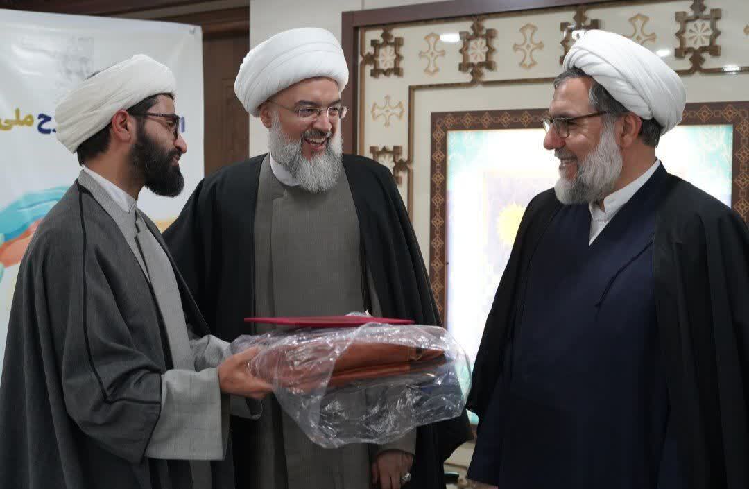 تجلیل از مدیران گروههای تبلیغیِ طرح ملی مدد، در مشهد مقدس تجلیل از مدیران گروههای تبلیغیِ طرح ملی مدد، در مشهد مقدس