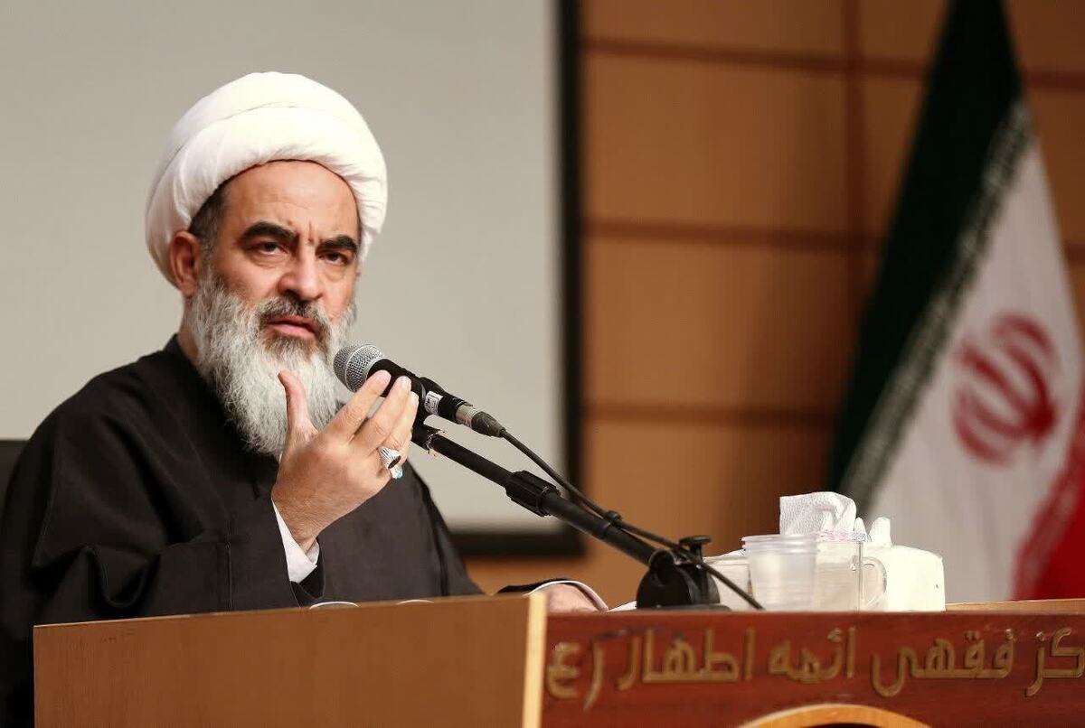 دشمن به دنبال جدایی مردم از روحانیت است