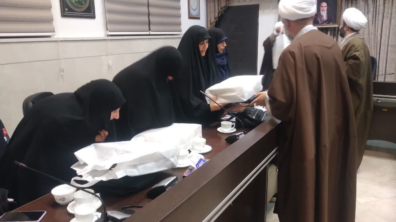 برگزاری مراسم تجلیل از اساتید طرح کوثر مجازی با تأکید بر ارتقای کیفی آموزش همسران طلاب