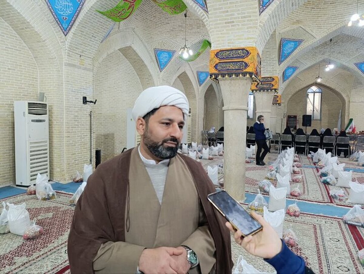 توزیع ۵۰۰ بسته معیشتی شب یلدا توسط گروه جهادی طلاب