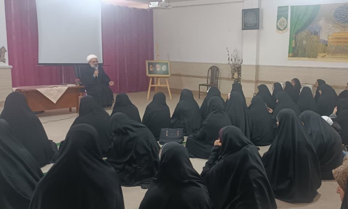 نشست مدیرکل مرکز خدمات حوزه علمیه فارس با طلاب مدرسه علمیه معصومیه شیراز