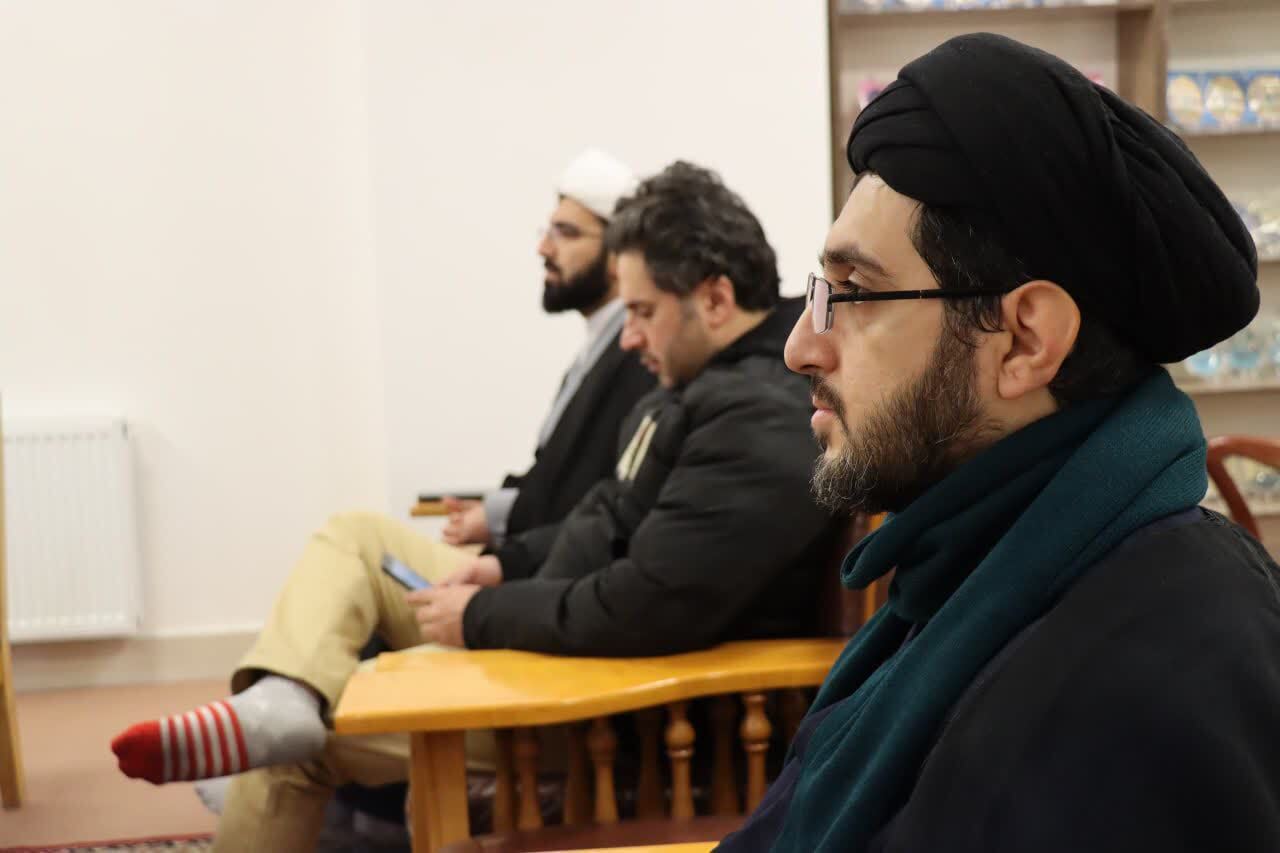 نشست علمی «کتاب عیون اخبار الرضا از نگاه فرهیختگان» برگزار شد