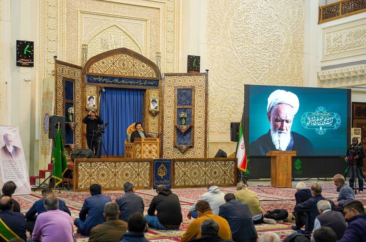 برگزاری مراسم هشتمین سالروز ارتحال آیت الله حائری شیرازی در حرم شاهچراغ