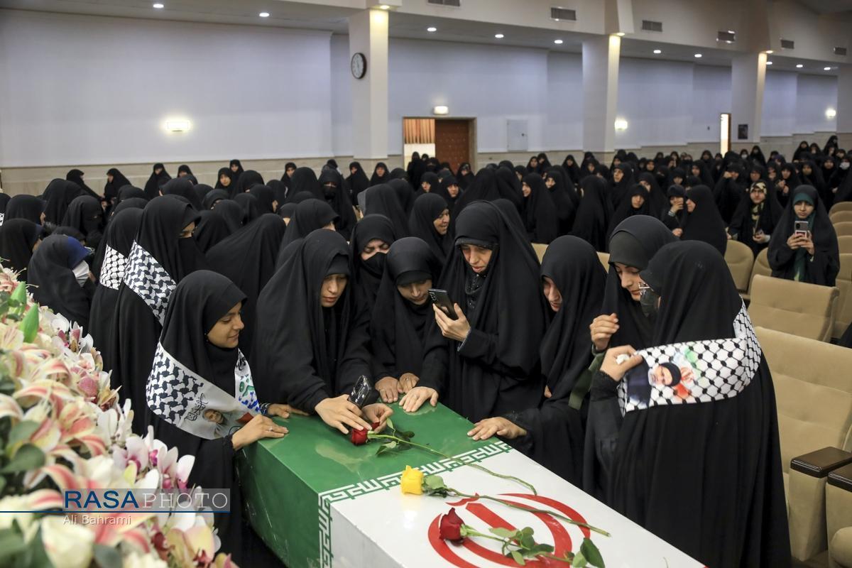 گزارش همایش «طلایه‌داران مقاومت» در جامعةالزهرا////// منتظر عکس