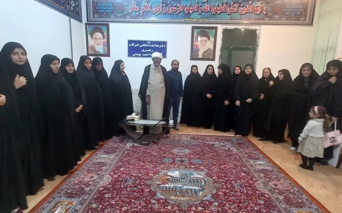 دیدار طلاب مدرسه علمیه نورالثقلین میانشهر با آیت الله بهشتی