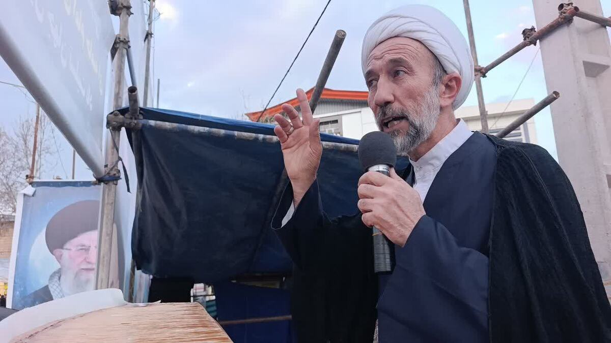 حضور ملت ایران در صحنه خنثی کننده توطئه های دشمن است