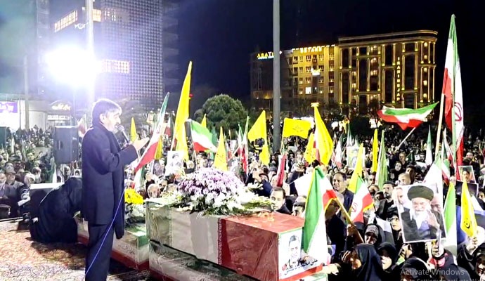 مراسم وداع با پیکر شهید سردار نائینی در کاشان برگزار شد + عکس
