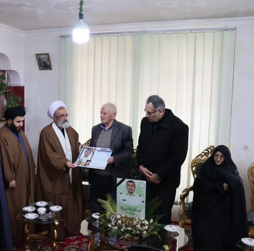 دیدار آیتالله پورمحمدی و مسئولان مرند با خانواده شهدای جنگ رمضان+ تصاویر دیدار آیتالله پورمحمدی و مسئولان مرند با خانواده شهدای جنگ رمضان+ تصاویر