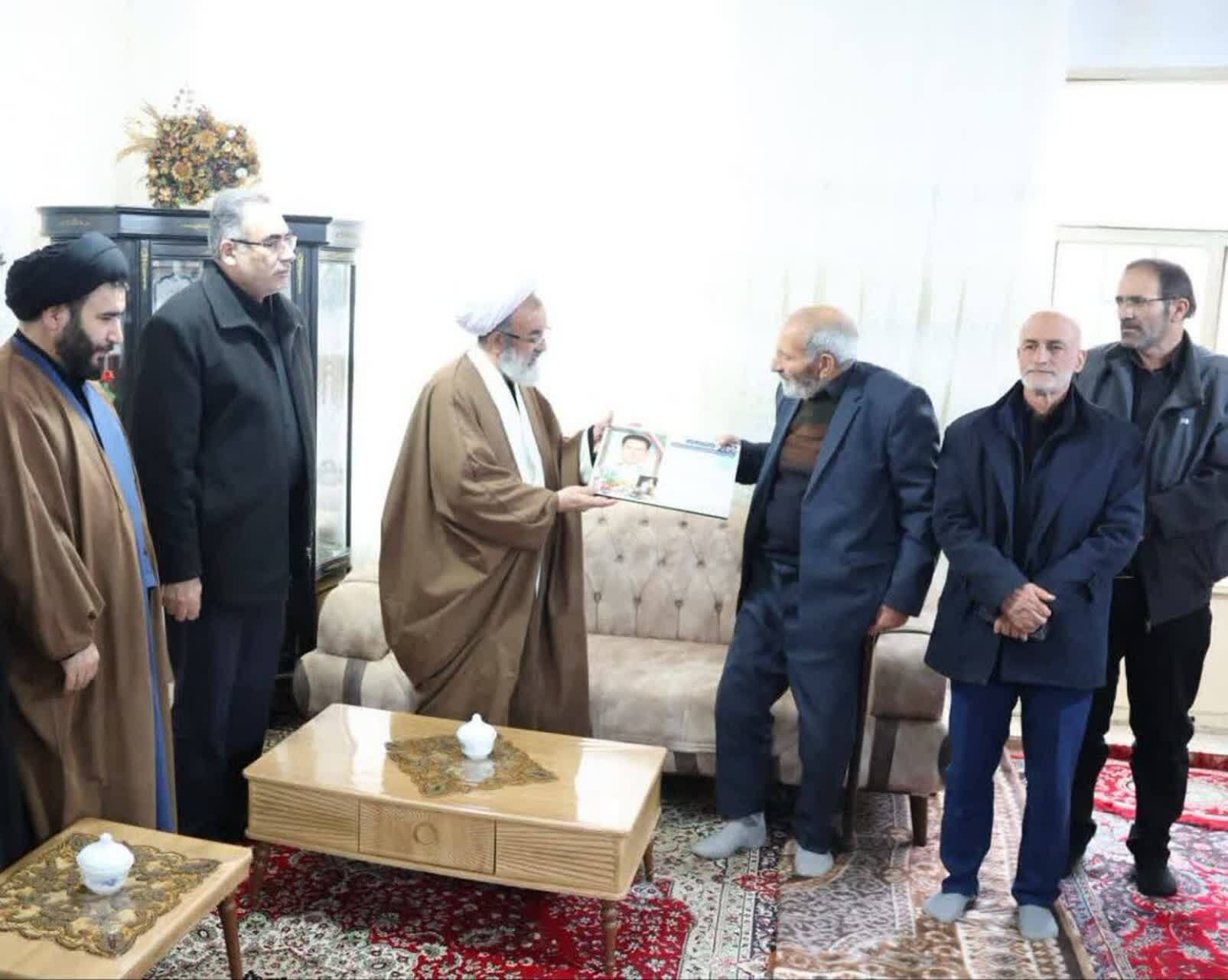 دیدار آیتالله پورمحمدی و مسئولان مرند با خانواده شهدای جنگ رمضان+ تصاویر دیدار آیتالله پورمحمدی و مسئولان مرند با خانواده شهدای جنگ رمضان+ تصاویر