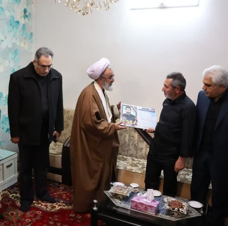 دیدار آیتالله پورمحمدی و مسئولان مرند با خانواده شهدای جنگ رمضان+ تصاویر دیدار آیتالله پورمحمدی و مسئولان مرند با خانواده شهدای جنگ رمضان+ تصاویر
