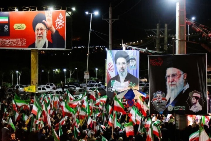 خیزش نور و پرچم در شب 12 فروردین خیزش نور و پرچم در شب 12 فروردین