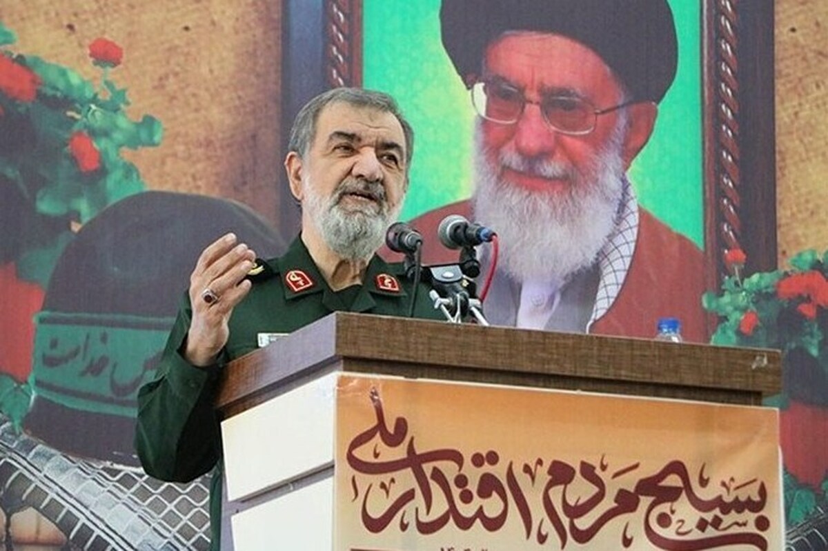 به جای فرماندهان، خود ترامپ عزل شود! شگفتی ها ادامه دارد