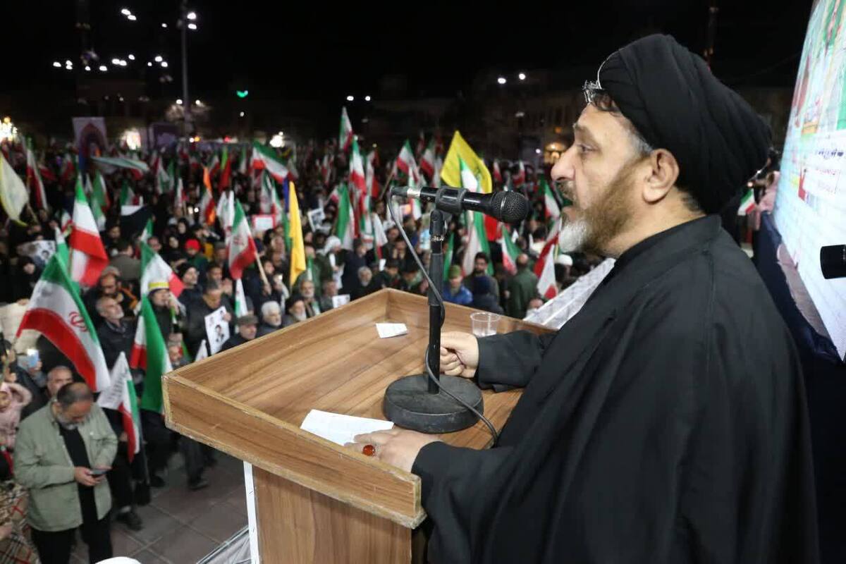 هر حلقومی که ندای تفرقه دهد، حلقوم صهیونیسم و آمریکا است