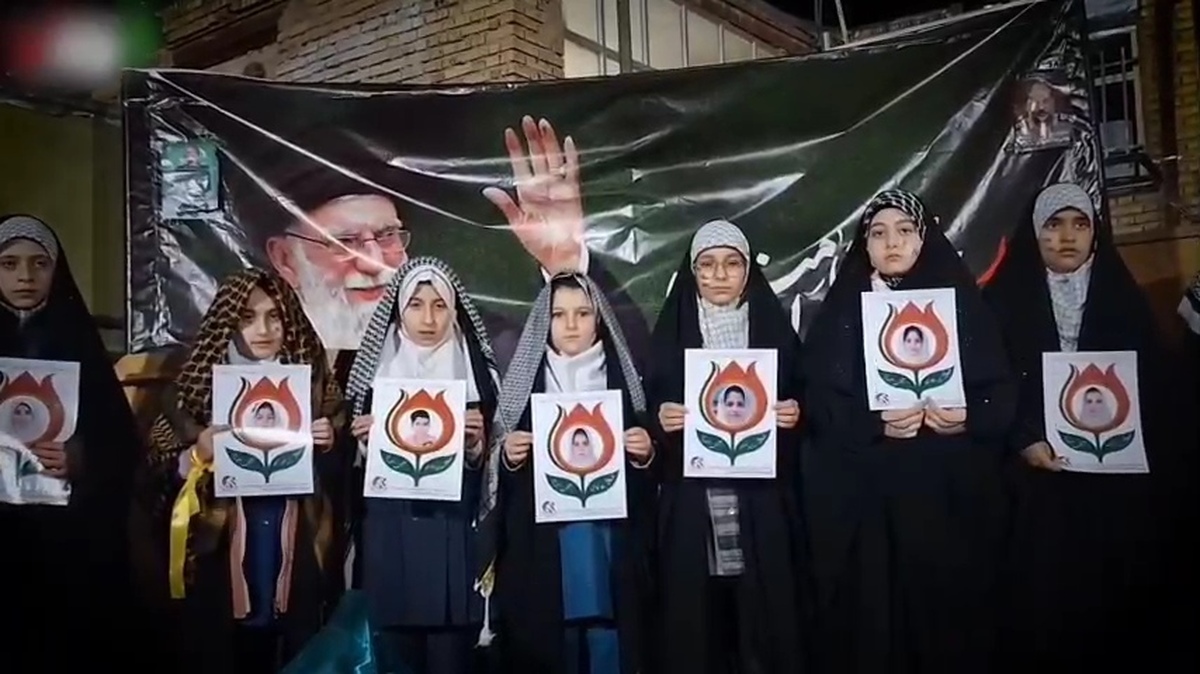 تجمع حماسی مادران و فرزندان در بروجن + فیلم