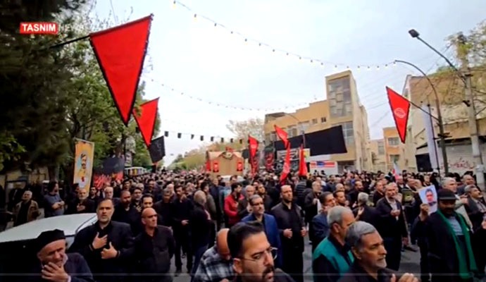 وداع و تشییع باشکوه کاشانی‌ها با سخنگوی سپاه + عکس