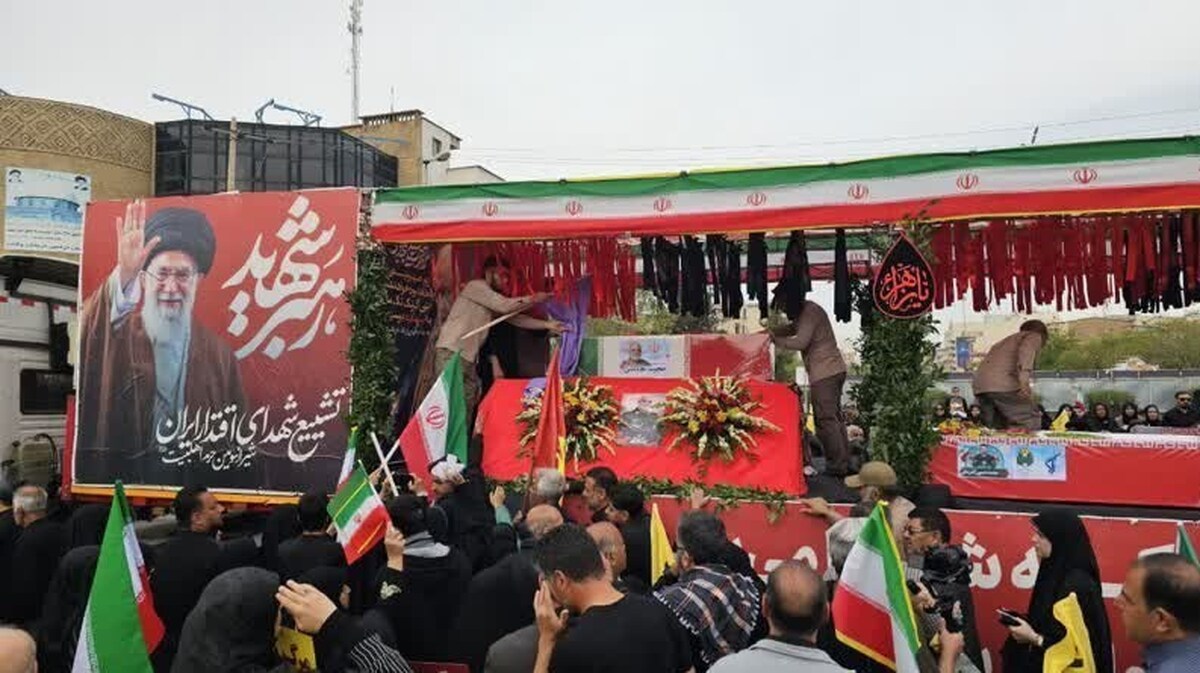 مراسم باشکوه تشییع پیکر مطهر سردار خادمی در شیراز/ فیلم+عکس