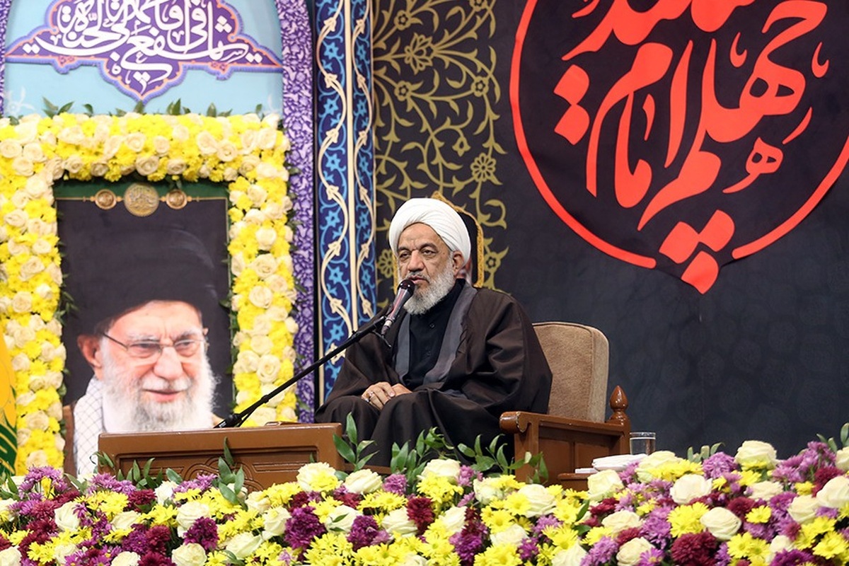 خون رهبر شهید، ما را زنده کرده است