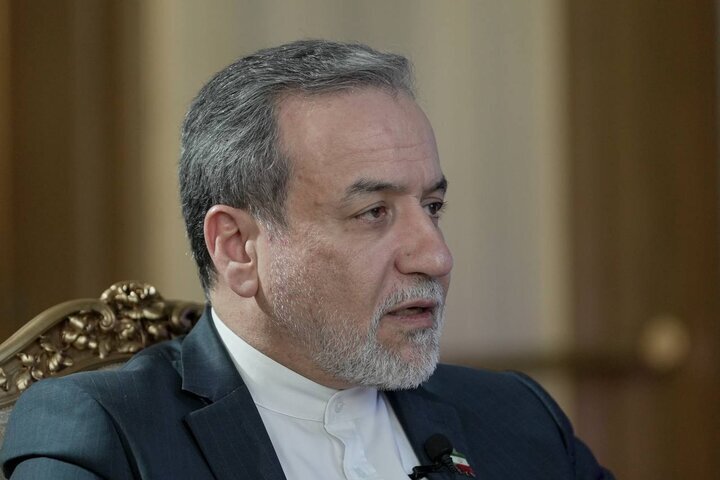 پیام تسلیت سران قوا و مسئولان نظام در پی شهادت دکتر خرازی/ تشییع پیکر شهید خرازی بر روی دستان نمازگزارن نماز جمعه تهران