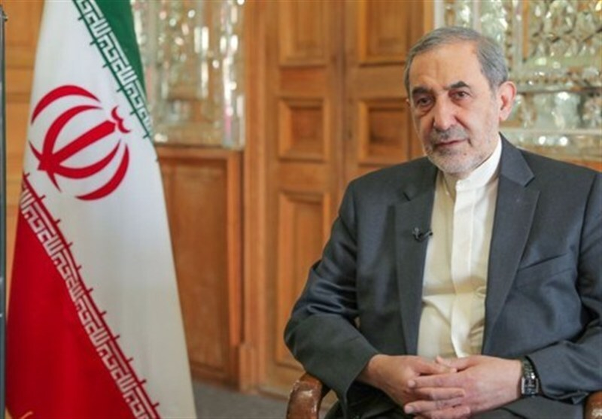 پیام تسلیت سران قوا و مسئولان نظام در پی شهادت دکتر خرازی/ تشییع پیکر شهید خرازی بر روی دستان نمازگزارن نماز جمعه تهران