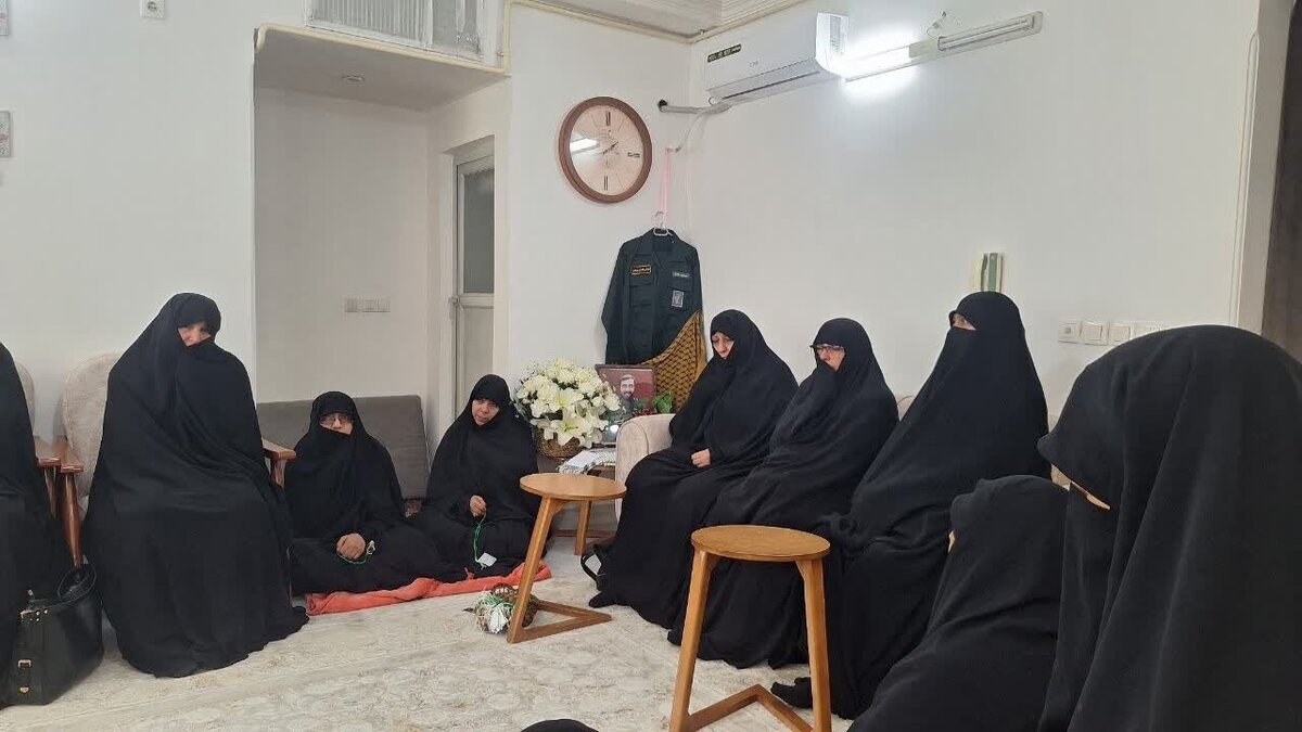 دیدار مدیر جامعه‌الزهرا با خانواده شهید جانقربان