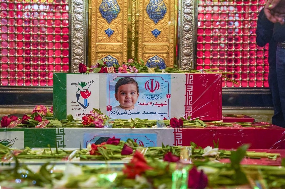 تشییع پیکر تمامی اعضای خانواده شهید نبی زاده در شیراز