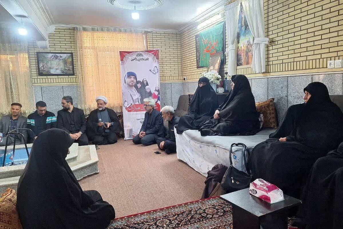 دیدار خانم برقعی با خانواده استاد شهید جامعه الزهرا