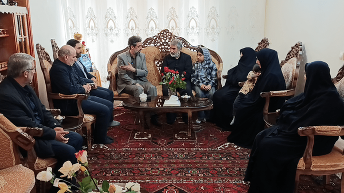 دیدار مدیرکل صدا وسیمای مرکز آذربایجان‌شرقی با خانواده شهید یعقوب حجازی