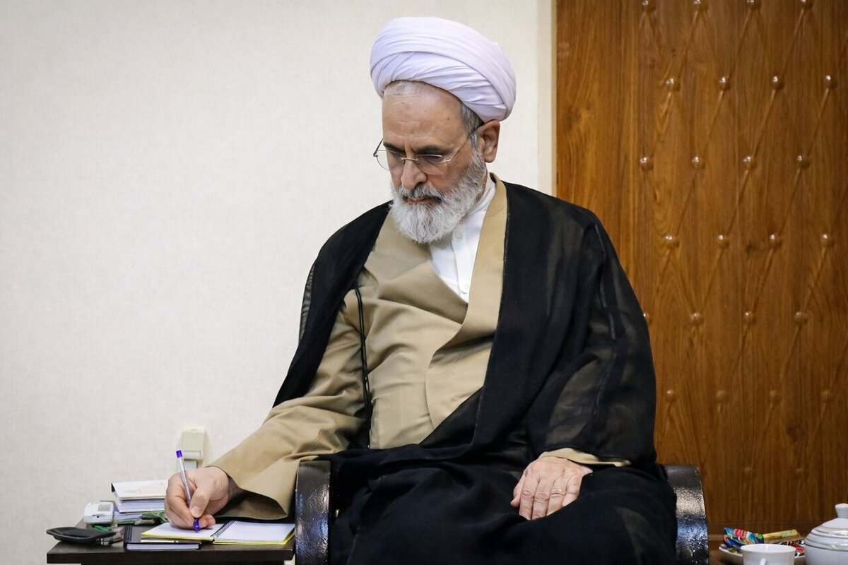 تبعیت از رهبر انقلاب برهمگان لازم است/ مراسم عزاداری های حماسی تا خاکسپاری رهبر شهید و عزیزمان ادامه یابد