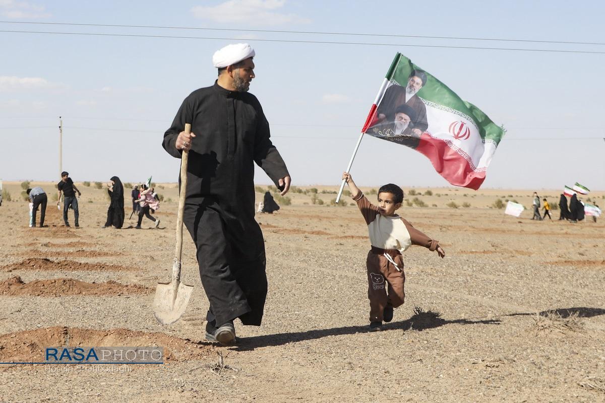 نون و نمک طلبه‌ها با خاک، میوه‌ی مقاومت می‌دهد
