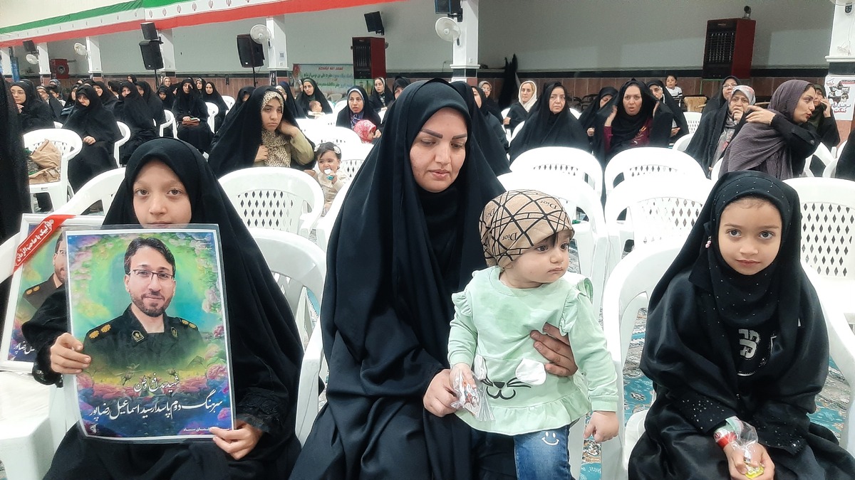 جشن هزار نفری روز دختر در آران و بیدگل رضوی برگزار شد