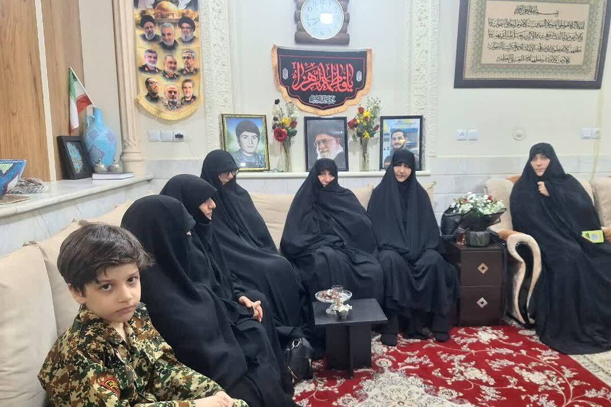 دیدار نوروزی مدیر جامعه‌الزهرا با خانواده شهید مدافع حرم محمدحسین قلعه نوعی