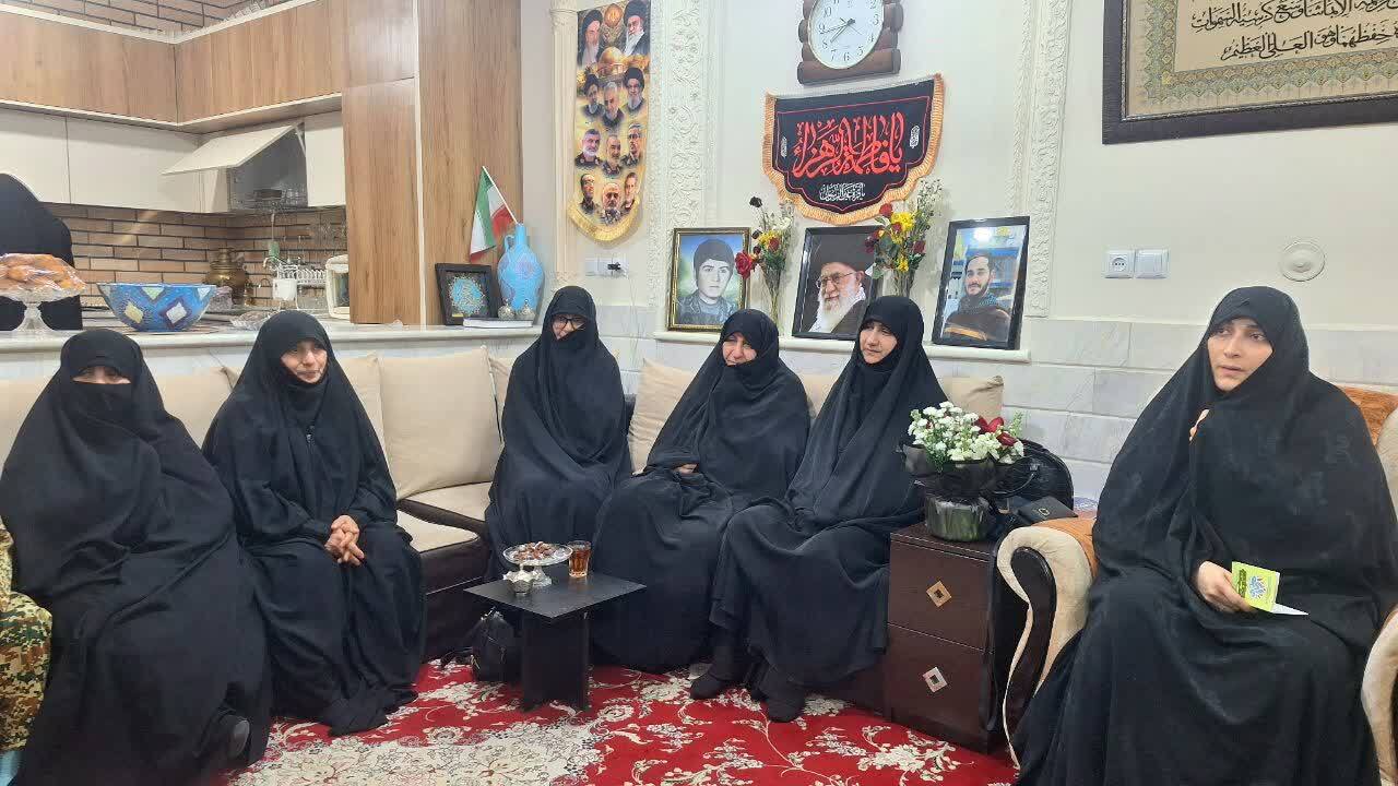 دیدار نوروزی مدیر جامعهالزهرا با خانواده شهید مدافع حرم محمدحسین قلعه نوعی دیدار نوروزی مدیر جامعهالزهرا با خانواده شهید مدافع حرم محمدحسین قلعه نوعی